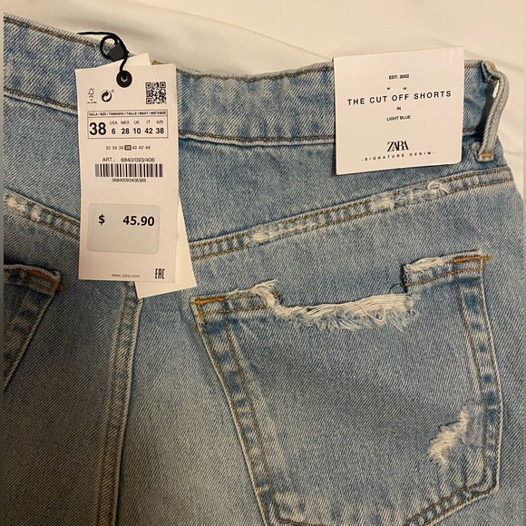 NWT Classic High Waisted Zara Cut off Denim shorts - Picture 2 of 2